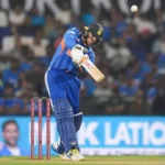अभिषेक शर्मा ने न्यूजीलैंड के खिलाफ 35 गेंदों में 84 रनों की पारी के दौरान छक्का लगाया